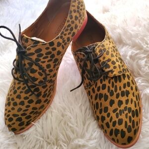 UNIQUE and MODERN Leopard Print Lace-Up Oxford Style Loafer. WORN ONCE